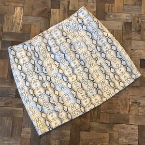 E2, Boutique brand faux snakeskin skirt. Size Medium